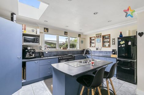 Photo of property in 12 Rimu Street, Naenae, Lower Hutt, 5011