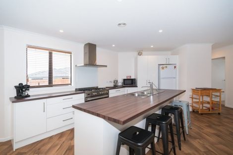 Photo of property in 134 Johnstone Drive, Fitzherbert, Palmerston North, 4410