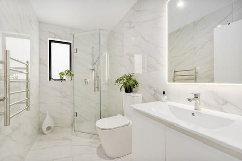 Photo of property in 5b Beach Road, Te Atatu Peninsula, 0610