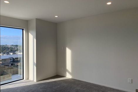 Photo of property in 17 Paina Crescent, Massey, Auckland, 0614