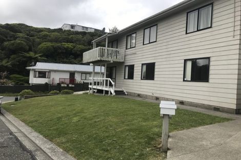 Photo of property in 10a Ted Gilberd Place, Newlands, Wellington, 6037