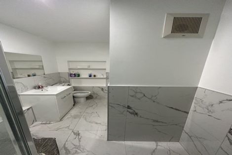 Photo of property in 322 Glenfield Road, Glenfield, Auckland, 0629