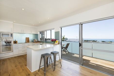 Photo of property in 2/65 Castor Bay Road, Castor Bay, Auckland, 0620