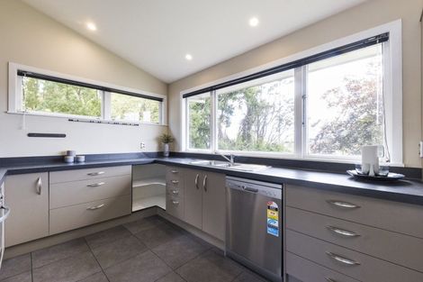 Photo of property in 4 Waicola Drive, Fitzherbert, Palmerston North, 4471