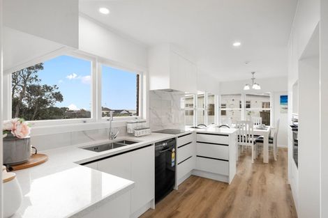 Photo of property in 17a Gulf Crest, Bucklands Beach, Auckland, 2012