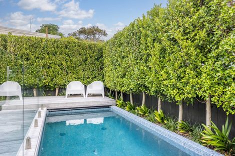 Photo of property in 16 Warwick Street, Morningside, Auckland, 1022