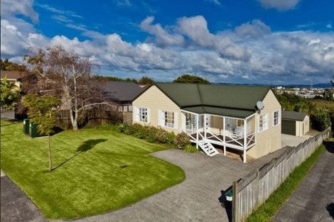 Photo of property in 35 Taioma Crescent, Te Atatu Peninsula, Auckland, 0610
