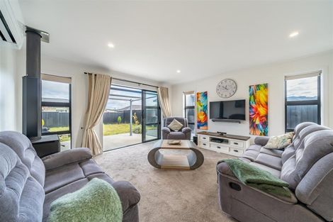 Photo of property in 4 Fenwick Crescent, Wallaceville, Upper Hutt, 5018