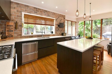 Photo of property in 16 Forrest Hill Road, Forrest Hill, Auckland, 0620