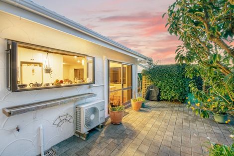 Photo of property in 5 Edgewater Grove, Orewa, 0931