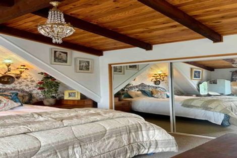 Photo of property in 556 Scenic Drive, Waiatarua, Auckland, 0612