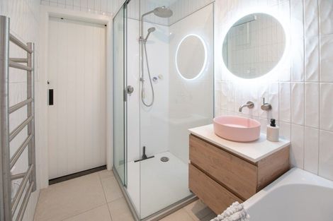 Photo of property in 7 Nicholson Street, Mayfair, Hastings, 4122