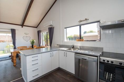 Photo of property in 17b Dover Road, St Andrews, Hamilton, 3200