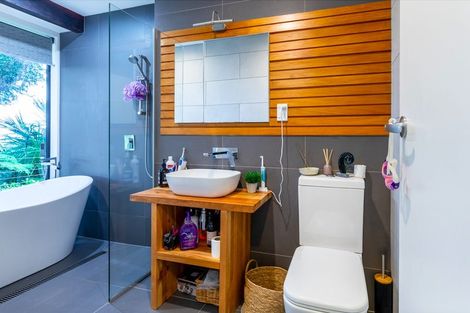 Photo of property in 47 Huia Road, Titirangi, Auckland, 0604