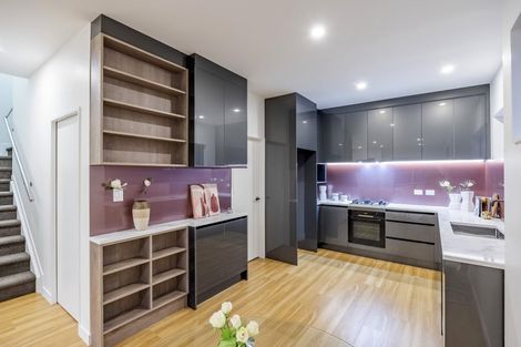 Photo of property in 76b Glenmore Road, Sunnyhills, Auckland, 2010