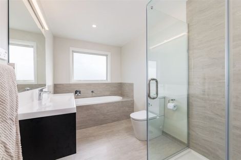 Photo of property in 123a Wharf Road, Te Atatu Peninsula, Auckland, 0610