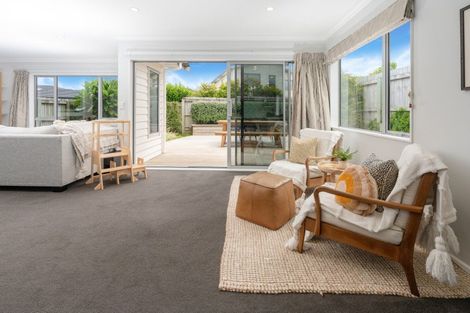 Photo of property in 15 Belize Grove, Grenada Village, Wellington, 6037