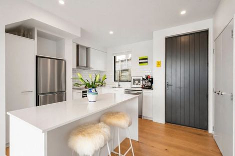 Photo of property in 10/52 High Street, Island Bay, Wellington, 6023