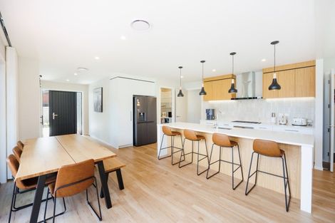 Photo of property in 27 Coutts Way, Fitzherbert, Palmerston North, 4410