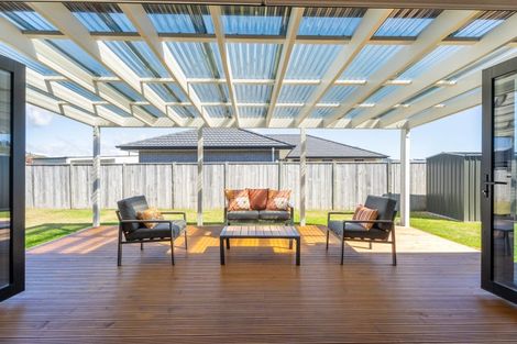 Photo of property in 23 Queen Charlotte Drive, Aotea, Porirua, 5024