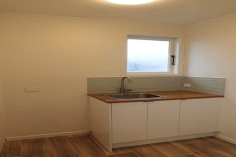 Photo of property in 7 Neil Avenue, Te Atatu Peninsula, Auckland, 0610