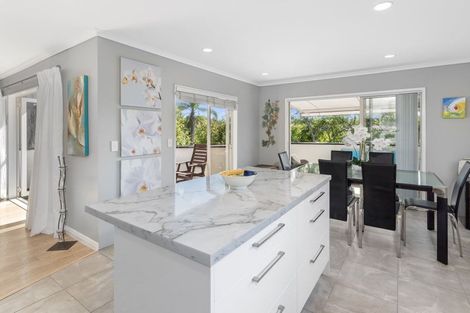 Photo of property in 2/13 Arran Road, Browns Bay, Auckland, 0630