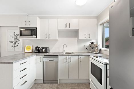 Photo of property in 1/20 Gladys Avenue, Glenfield, Auckland, 0629