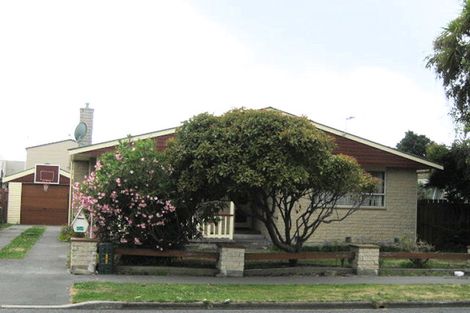 Photo of property in 17 Bayswater Crescent, Bromley, Christchurch, 8062