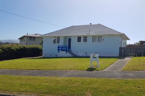 Photo of property in 35 Cornwall Crescent, Cannons Creek, Porirua, 5024
