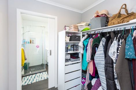 Photo of property in 4a Golders Road, Elderslea, Upper Hutt, 5018