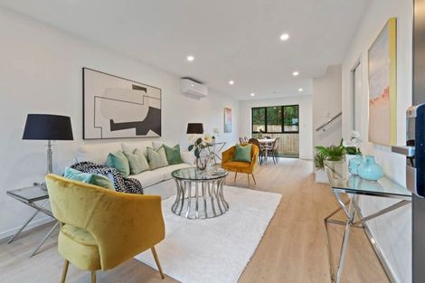 Photo of property in 2/15 Oakland Avenue, Papatoetoe, Auckland, 2025