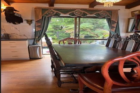 Photo of property in 556 Scenic Drive, Waiatarua, Auckland, 0612