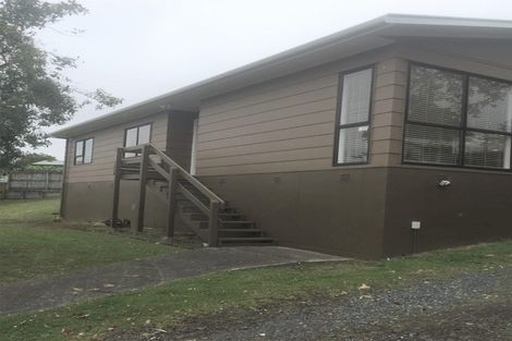 Photo of property in 2 Louise Place, West Harbour, Auckland, 0618