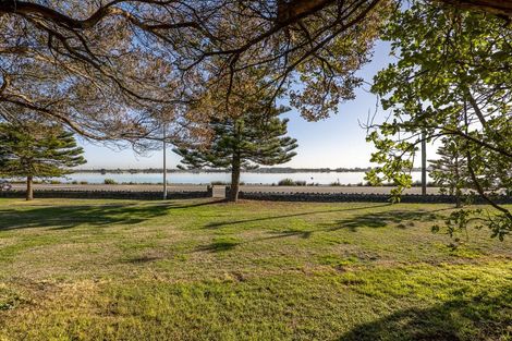 Photo of property in 2/1 The Brae, Mount Pleasant, Christchurch, 8081