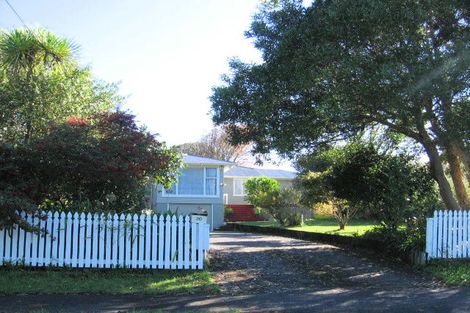 Photo of property in 30 Roberts Road, Te Atatu South, Auckland, 0610