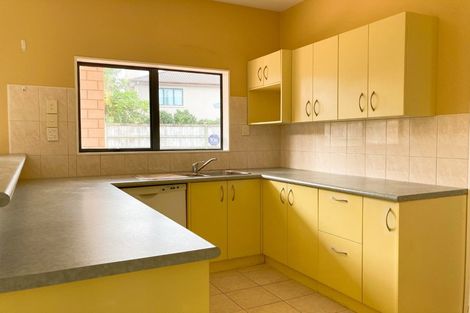 Photo of property in 18 Piriti Drive, Te Atatu Peninsula, Auckland, 0610