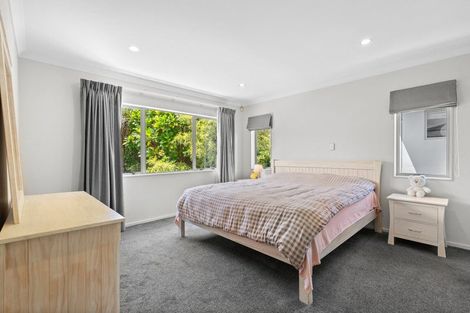 Photo of property in 31 Harrowglen Drive, Northcross, Auckland, 0632