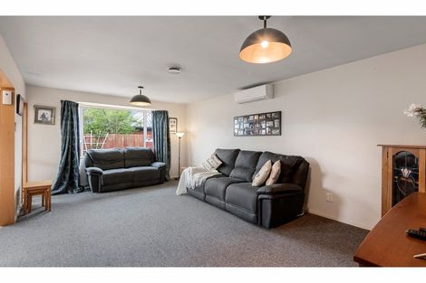 Photo of property in 2/5 Broadbent Street, Riccarton, Christchurch, 8041