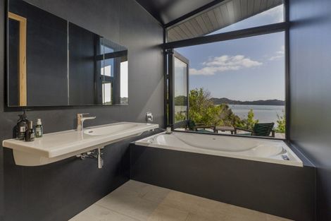 Photo of property in 90 Harbour View Road, Coromandel, 3581