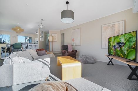 Photo of property in 21 Ian Sage Avenue, Torbay, Auckland, 0630