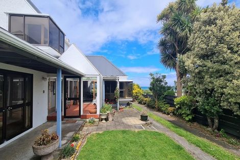 Photo of property in 6 Halse Place, Opunake, 4616