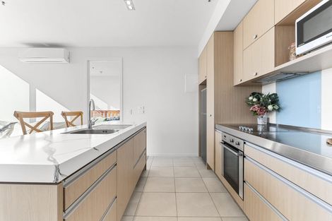 Photo of property in 22 Liardet Apartments, 303/22 Liardet Street, New Plymouth, 4310