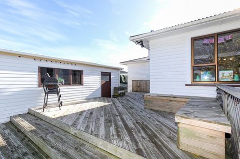 Photo of property in 14 Karaka Street, Merrilands, New Plymouth, 4312