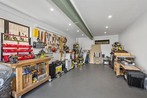 Photo of property in 24 Deverell Place, Northcross, Auckland, 0632