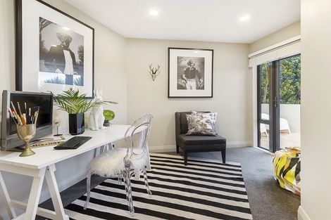 Photo of property in 5 Bunker Way, Strathmore Park, Wellington, 6022