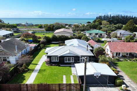 Photo of property in 17 Thackeray Street, Saint Andrews, 7988