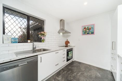 Photo of property in 21 Lyndale Place, Kelvin Grove, Palmerston North, 4414