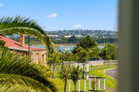 Photo of property in 2 Tollana Road, Te Atatu Peninsula, Auckland, 0610