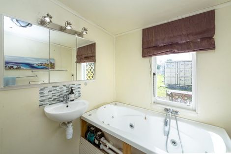 Photo of property in 12 Clifton Avenue, Carterton, 5713