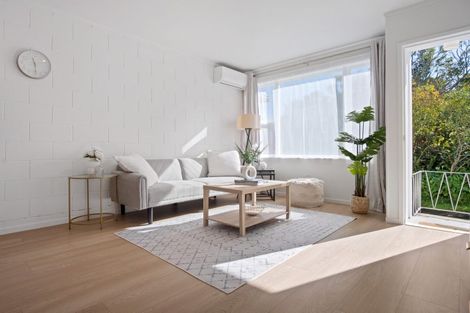 Photo of property in 2/134 Edmonton Road, Te Atatu South, Auckland, 0610